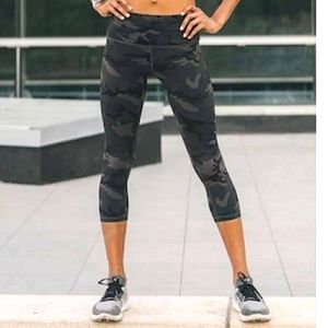 Zyia Forest Camo Luxe Hi-Rise Capri 20" EUC size 6-8